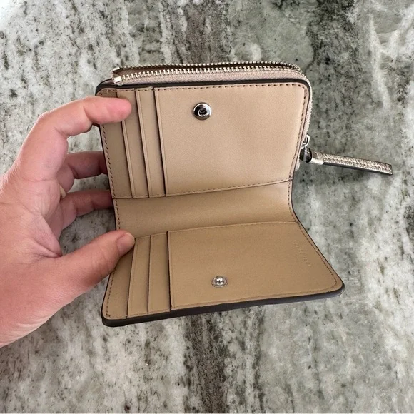 Tory Burch McGraw Metallic Bi-Fold Wallet NWT - Picture 4 of 6